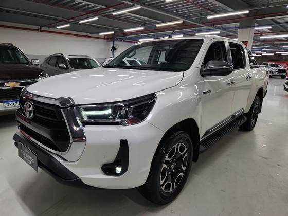 TOYOTA HILUX 2.8 D-4D TURBO DIESEL CD SRV 4X4 AUTOMÁTICO